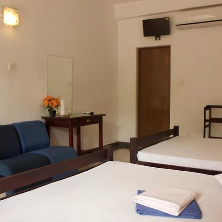 Hotel Senora Катарагама Екстер'єр фото