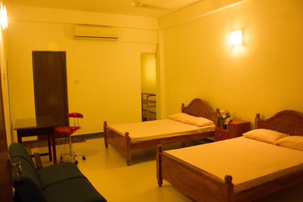 Hotel Senora Катарагама Номер фото