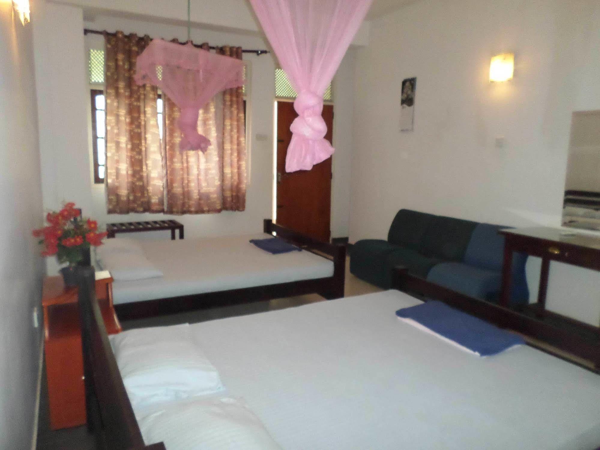 Hotel Senora Катарагама Екстер'єр фото