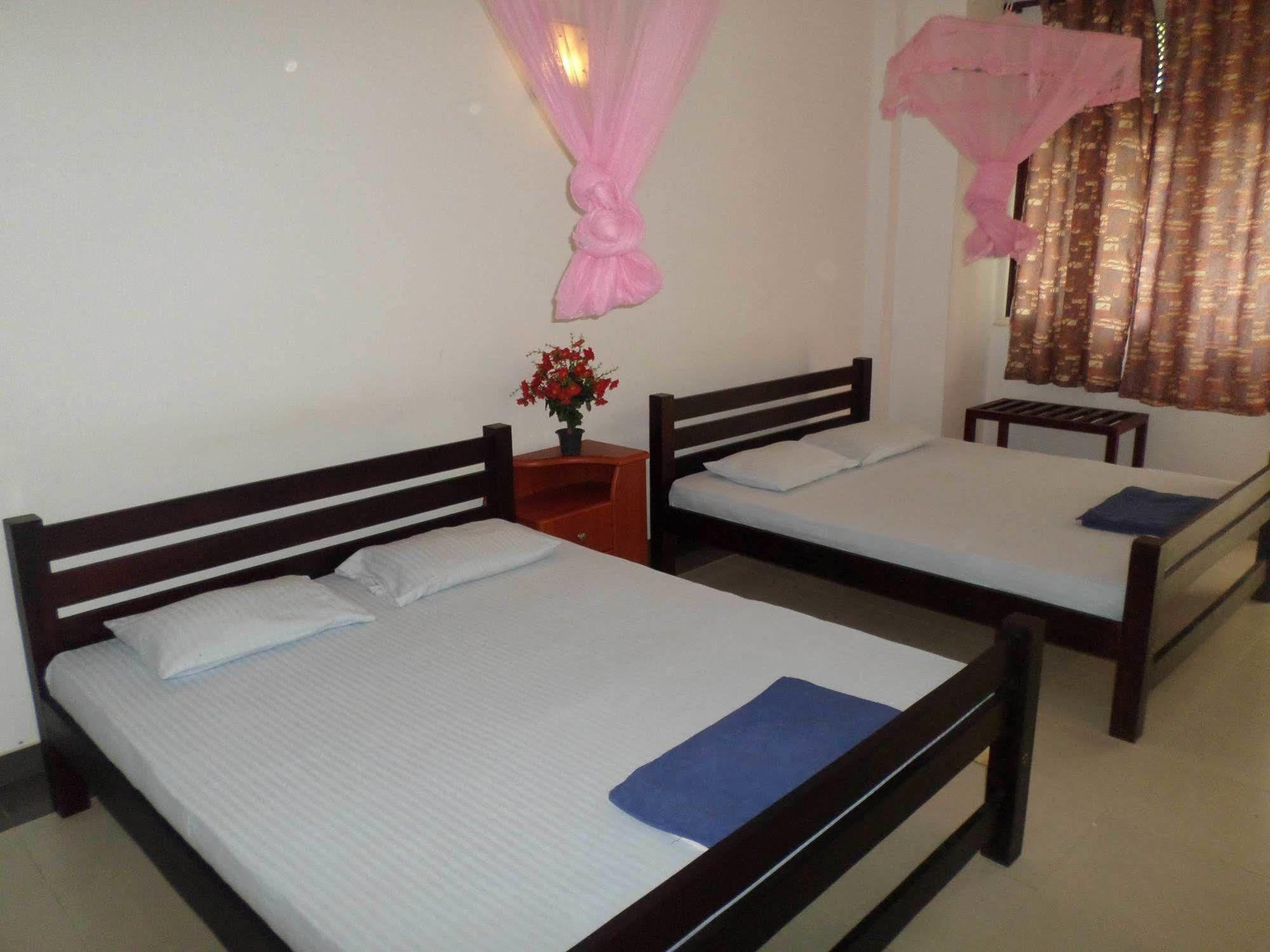 Hotel Senora Катарагама Екстер'єр фото