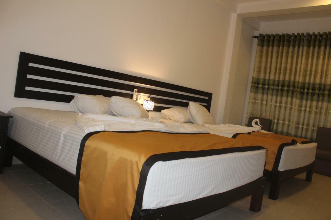 Hotel Senora Катарагама Екстер'єр фото