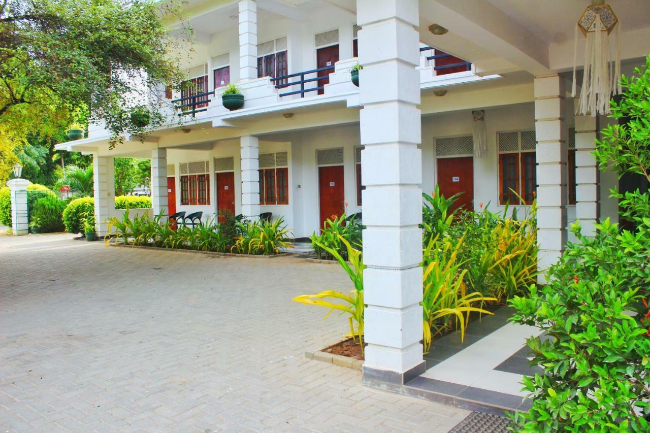 Hotel Senora Катарагама Екстер'єр фото